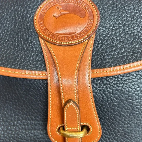 Vintage Dooney & Bourke Black and Tan All-Weather Leather Essex Crossbody Bag - Picture 10 of 16